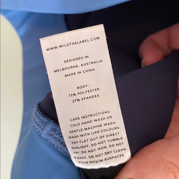 Wilo Women’s Blue High Neck Sports Bra Size Medium - Picture 6 of 6